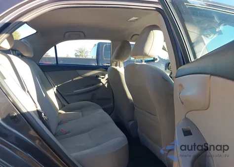 2013 Toyota Corolla Le z USA, uszkodzony, nr VIN 2T1BU4EE4DC031935